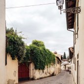 Экскурсия по Флоренции с частным гидом – Узкие исторические улочки в Ольтрарно.
